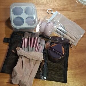 Make up Brush Set with Storage and Accessories
